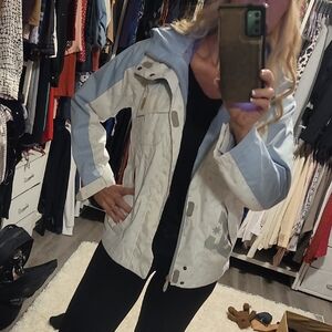 DC Women's Light Blue and White Snow Boarding/Ski Jacket.